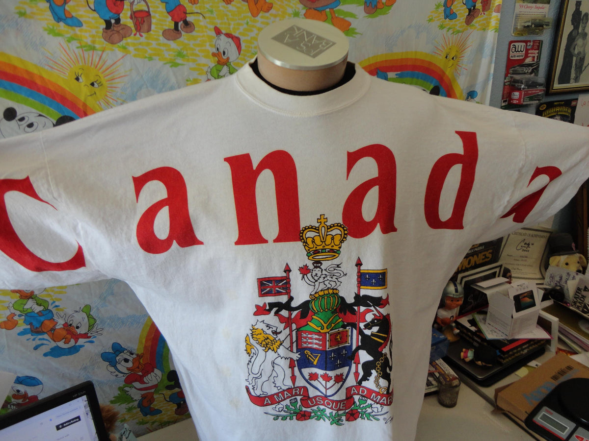 Vintage 90s Canada Crest Tourist Spellout T Shirt 2XL Graphic Tee – Everyday Comfort · Perfect For Daily Wear
