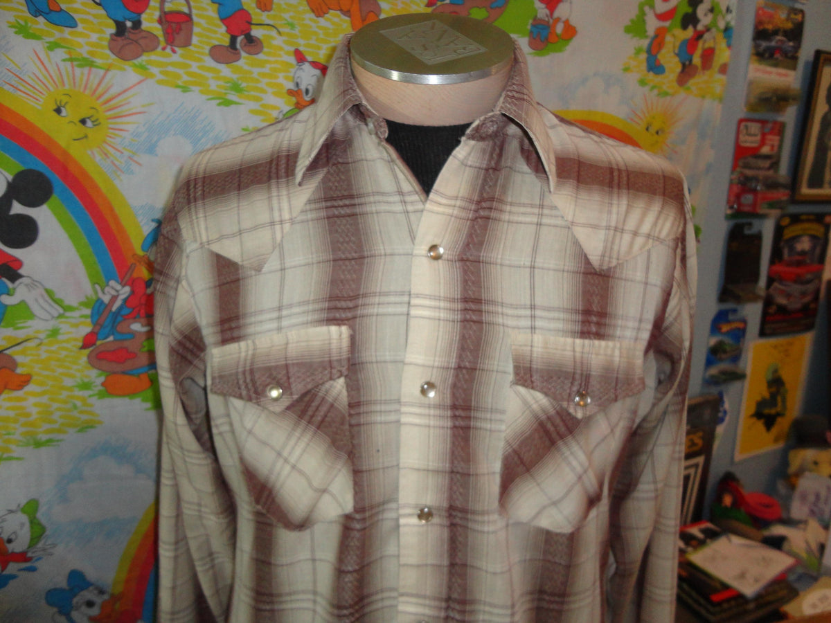Vintage 8039s DeeCee Rangers Tan Brown Plaid Pearl Snap Long Sleeve Western Shirt Size M Graphic Tee – Bold Style · Trending Graphic Apparel