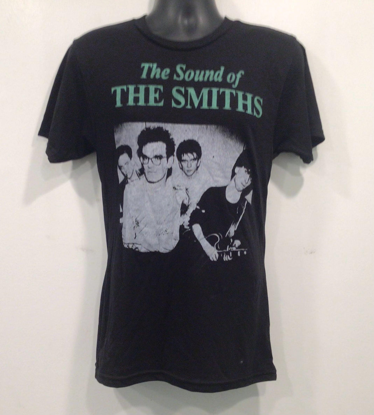 Vintage printed Smiths band tee size M j507 Graphic Tee – Easygoing Wear · Trending Graphic Apparel