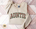 Floral Strawberry Auntie Sweatshirt Retro Auntie Shirts Mothers Day Gift for New Aunt CrewneckPregnancy Reveal Gift For Sister Sweatshirt Sweatshirt – Easygoing Wear · High-Quality Print