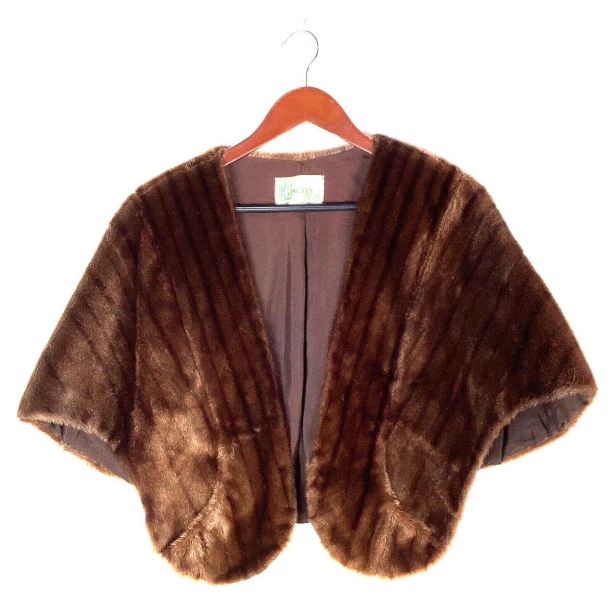 Vintage Women39s Mink Fur Wrap Cloak Cape Jacket Size Medium 70s Graphic Tee – Aesthetic Look · High-Quality Print