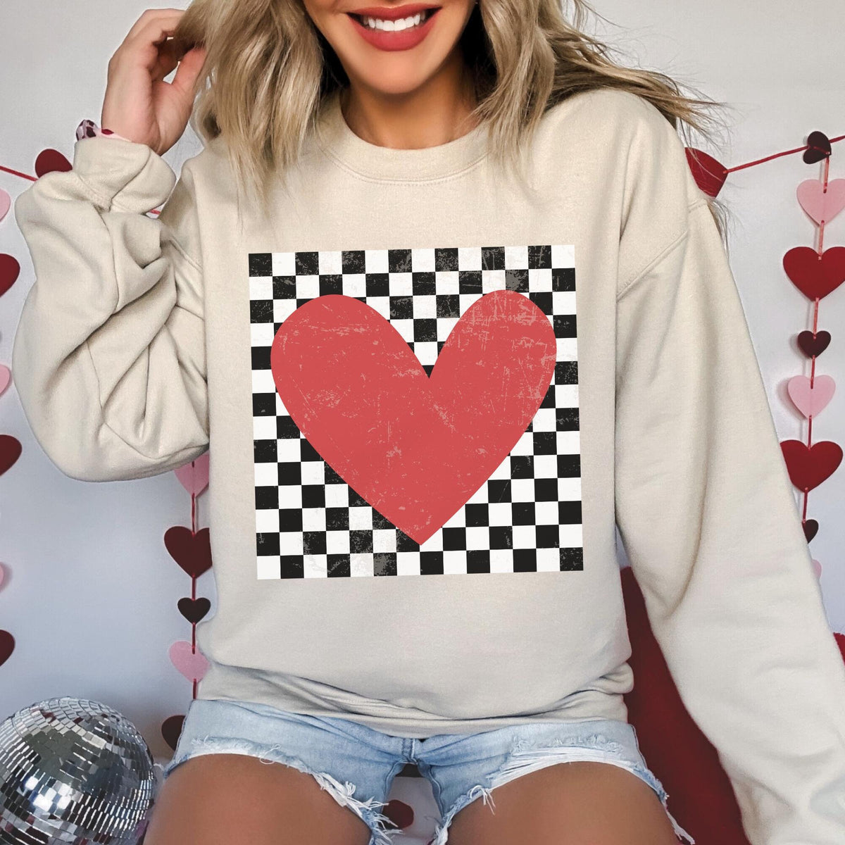 Retro Checkered Heart Sweatshirt XOXO Sweatshirt Valentine Crewneck Valentine Sweatshirt Galentine Day Shirt Cute Valentines Day Shirt Sweatshirt – Everyday Comfort · Trending Graphic Apparel