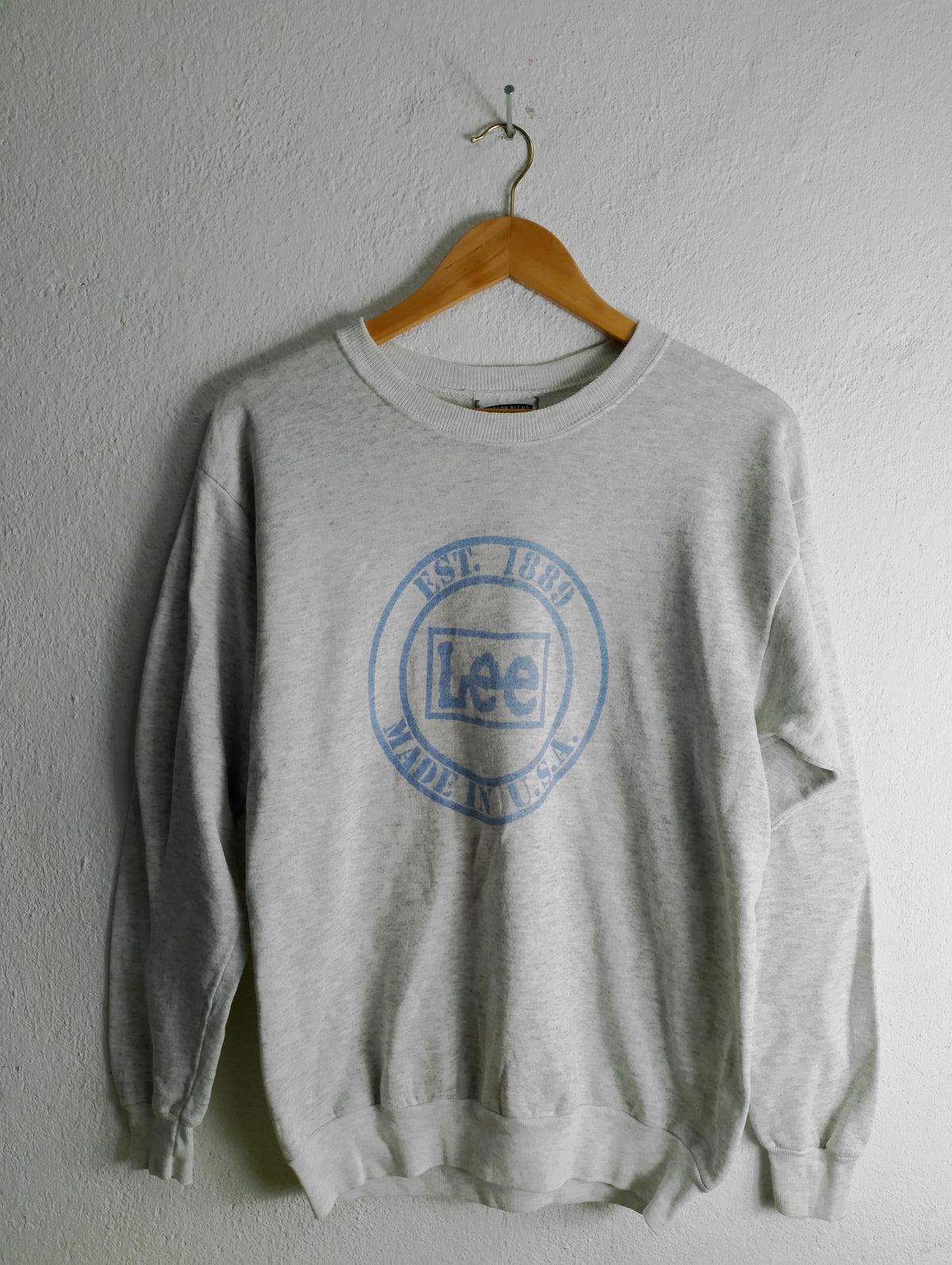 Lee USA crewneck sweatshirt Medium Sweatshirt – Easygoing Wear · Must-Have Style