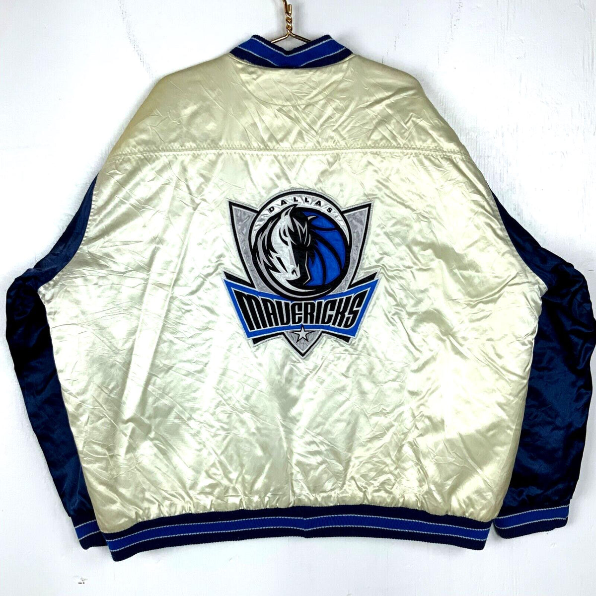 Vintage Dallas Mavericks Satin Bomber Jacket 2XL White Snap Button Nba Giii Graphic Tee – Everyday Comfort · High-Quality Print