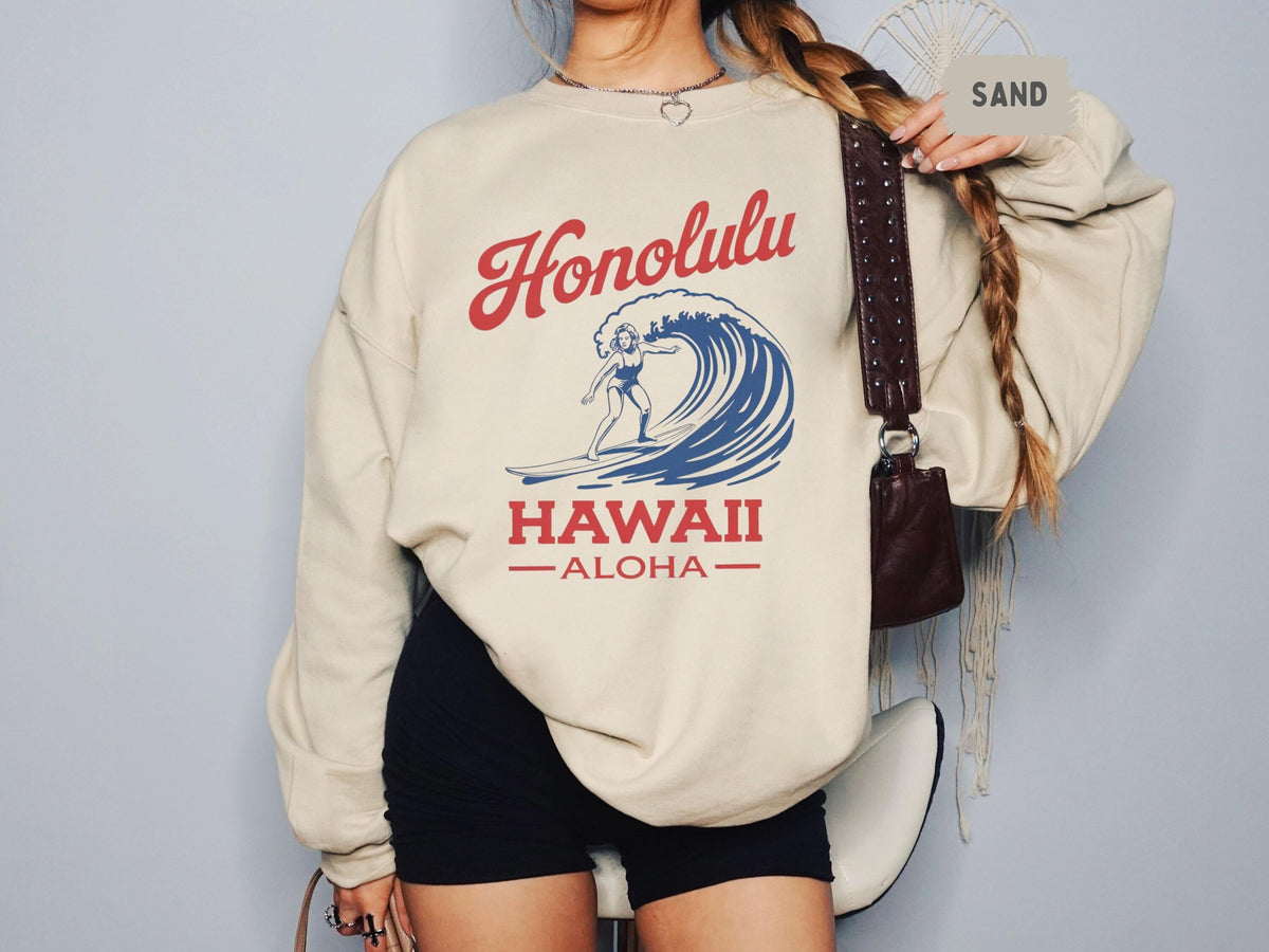 Honolulu Hawaii Sweatshirt Tropical Island Vibes Beach Lover Gift Vacation Souvenir Hawaiian Getaway Apparel Aloha Pullover Jumper Sweatshirt – Easygoing Wear · High-Quality Print