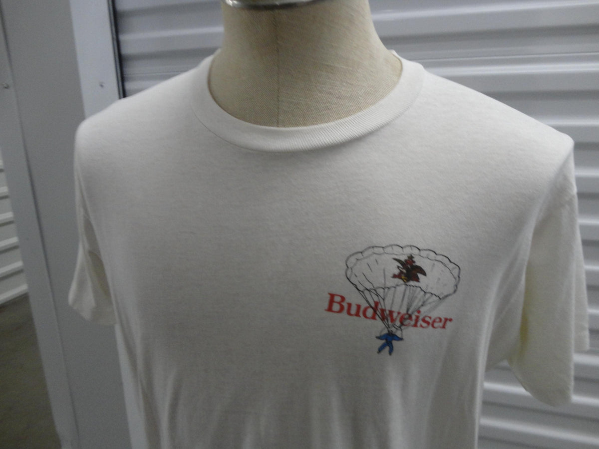 Vintage 8039s Budweiser Beer 1986 US National Skydiving Championship Soft Paper Thin Single Stitch White T Shirt Size M Graphic Tee – Aesthetic Look · High-Quality Print