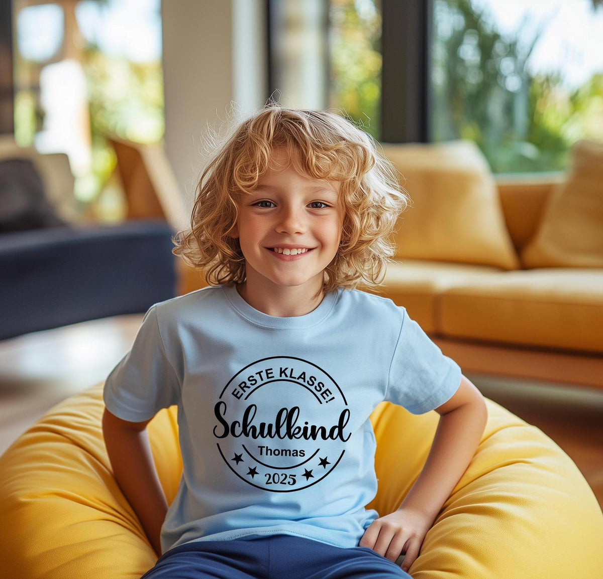 Schulkind 2025 T Shirt mit NamenIndividuelles Geschenk fr SchulanfangErster Schultag Shirt mit NamenGeschenkidee zur Einschulung Graphic Tee – Aesthetic Look · Must-Have Style