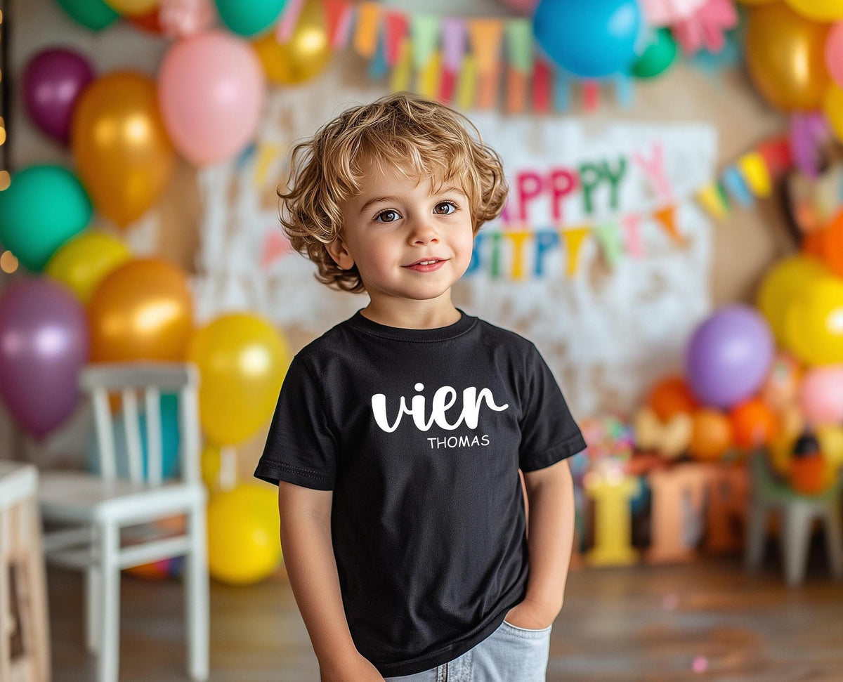 Geburtstag T Shirt mit Namen fr KinderGeschenk fr Jungen MdchenIndividuelles Geschenk fr KidsGeburtstag OutfitGeburtstagsgeschenk Graphic Tee – Soft Feel · High-Quality Print