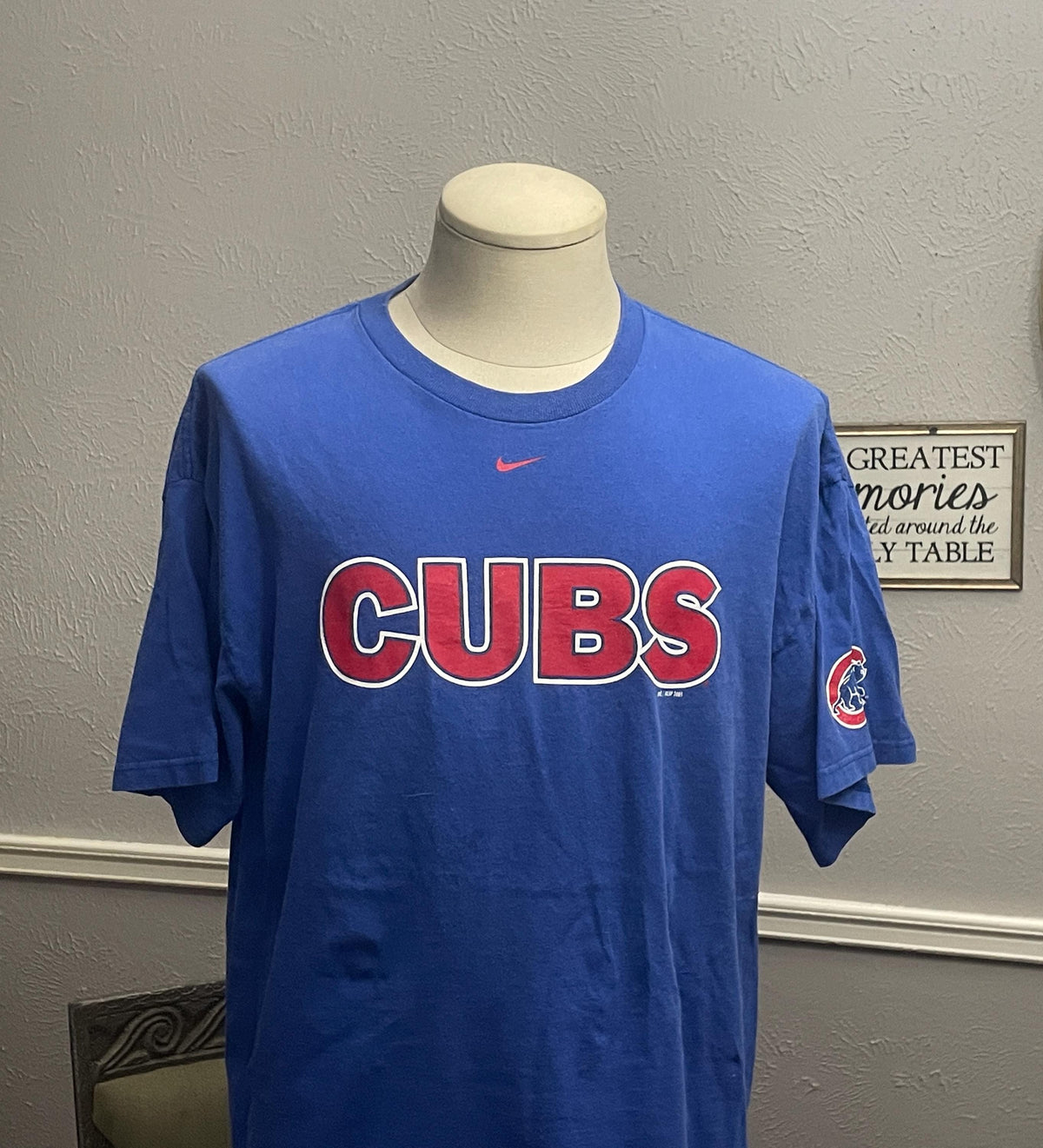 Vintage 2000s Chicago Cubs Baseball Nike Center Swoosh blue Tshirt size XL Graphic Tee – Warm & Stylish · High-Quality Print