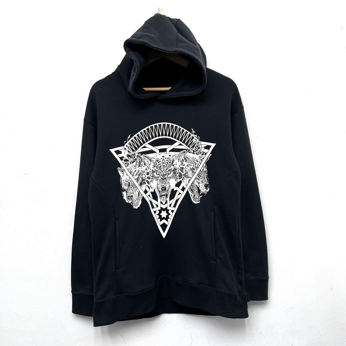 Rebertas X The Test Pullover Hoodie Sweatshirt Size Medium Hoodie – Feel-Good Design · High-Quality Print