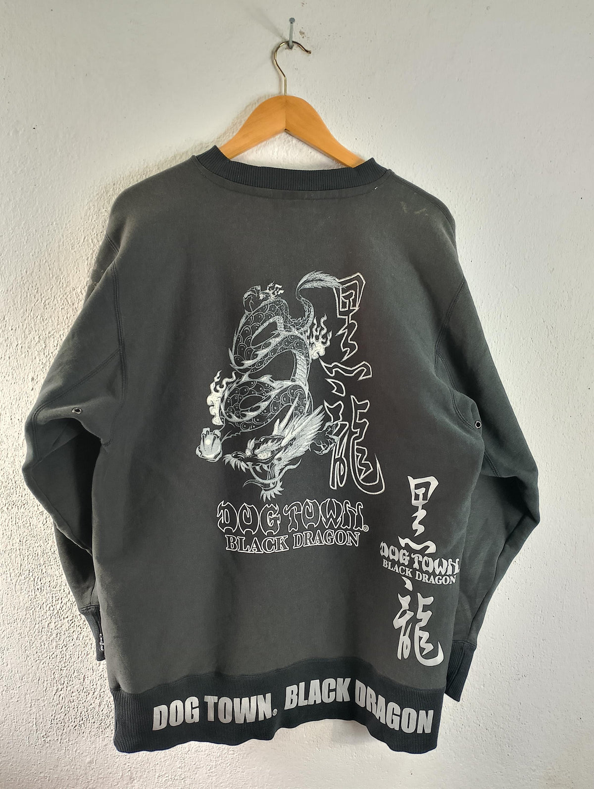 Vintage Dog Town black dragon crewneck sweatshirt Large Sweatshirt – Feel-Good Design · Perfect For Daily Wear