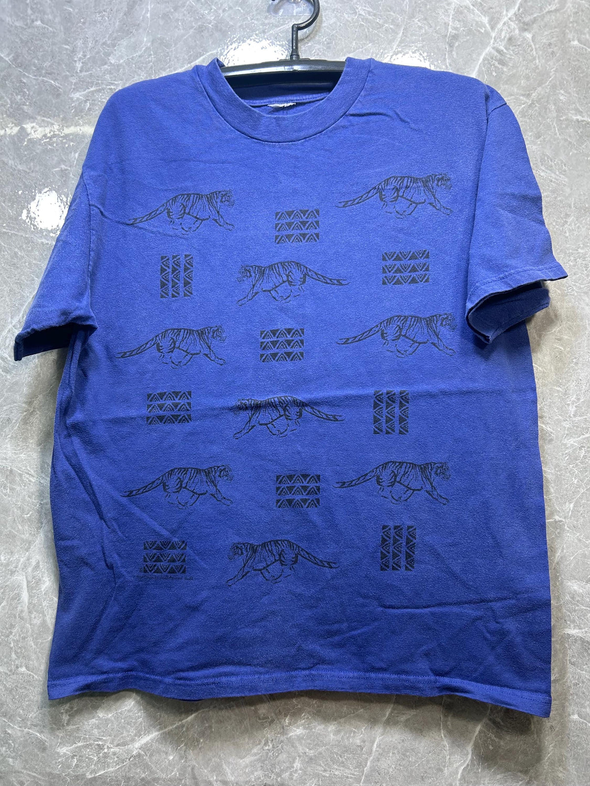 Vintage Tiger 00s T Shirt Size L Graphic Tee – Cozy Vibes · Trending Graphic Apparel