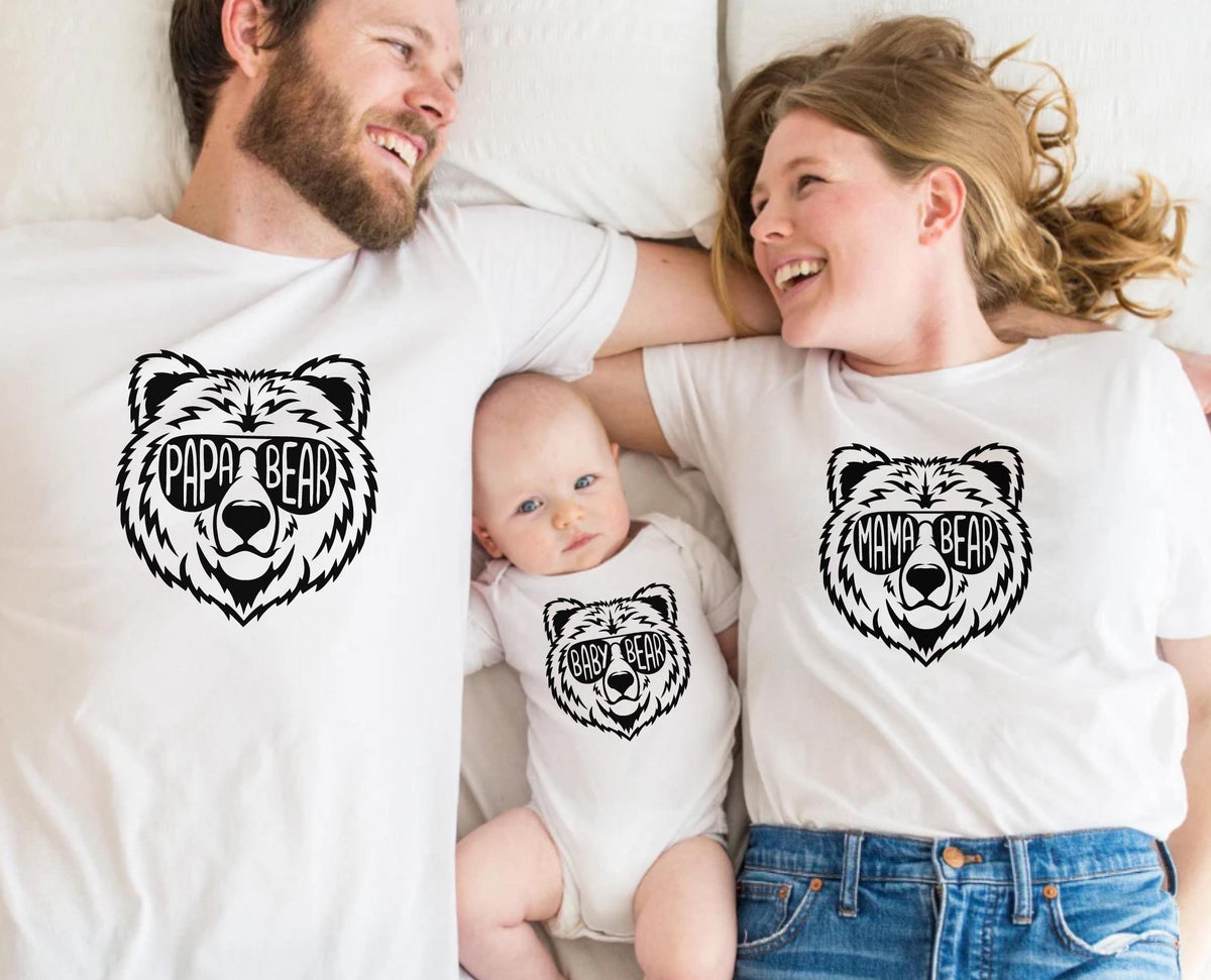 Familien Partnerlook OutfitPapa BrMama BrBaby BrBruder BrSchwester BrGeschenk zur TaufeFamiliengeschenkVatertagsgeschenk Graphic Tee – Easygoing Wear · Must-Have Style