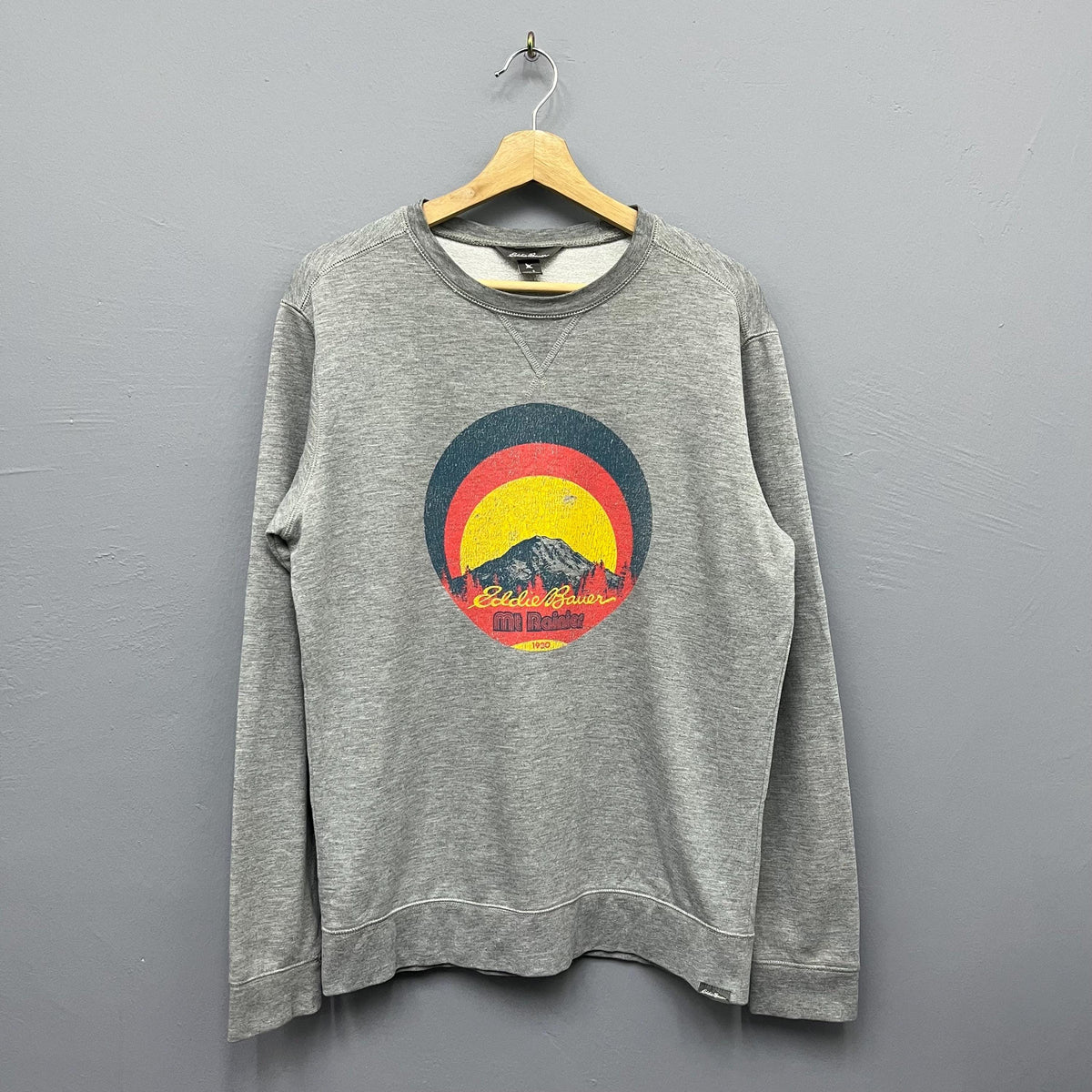 Eddie Bauer Crewneck Sweatshirt Size Medium Sweatshirt – Fan Favorite · Must-Have Style