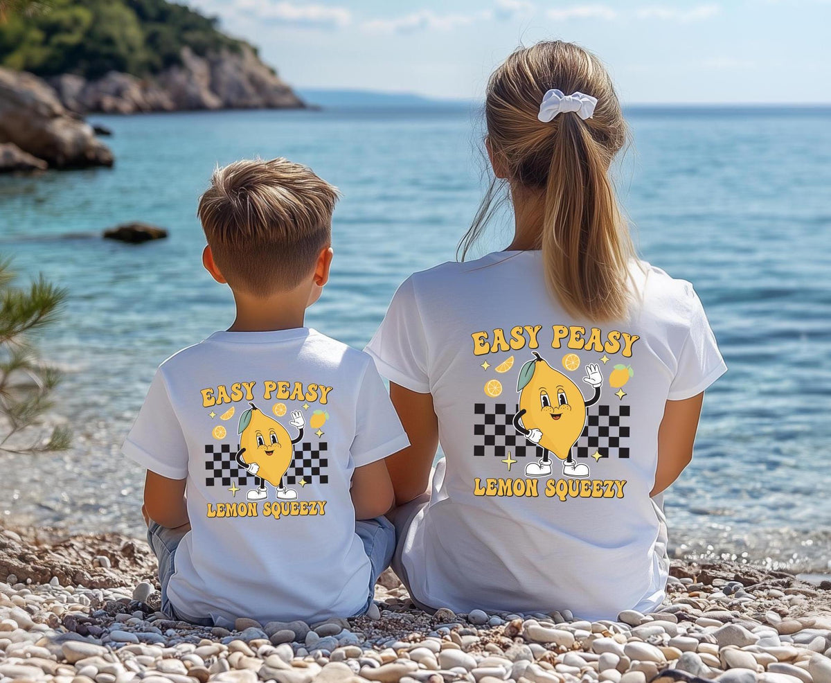 Matching Family OutfitEasy Peasy Lemon SqueezyPartnerlook FamilieLustige Familien T Shirts und Baby BodyMuttertag Vatertag 2025 Graphic Tee – Warm & Stylish · Must-Have Style