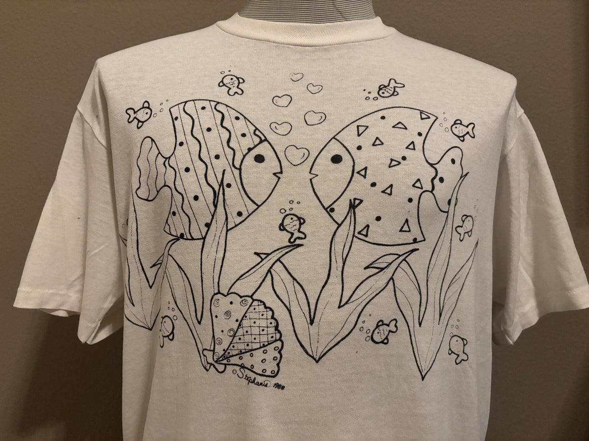 Vintage 90s Fish Family Art Animal Love Ocean Tshirt XL Graphic Tee – Fan Favorite · Great Gift For Fans