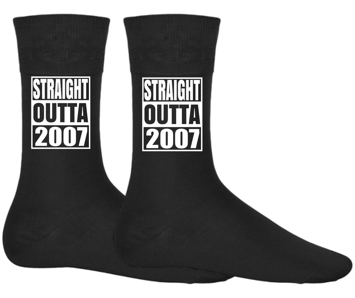 Straight Outta 2007 Socks 18th Birthday Gift Born in 2007 Funny Socks Birthday Socks for Men Birthday Socks for Women Graphic Tee – Feel-Good Design · High-Quality Print