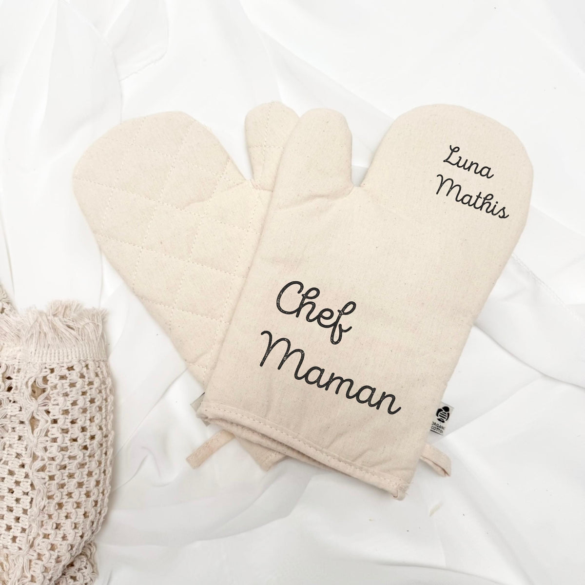 Gant de cuisine personnalis Maman Cadeau Maman Fte des mres Cadeau anniversaire Maman Gant de cuisine Maman personnalis Graphic Tee – Fan Favorite · Must-Have Style