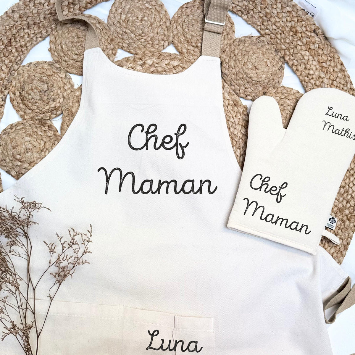 Tablier Gant de cuisine personnaliss Maman Cadeau Maman Fte des mres Cadeau anniversaire Maman Gant de cuisine Maman personnalis Graphic Tee – Warm & Stylish · Top Pick For Any Outfit