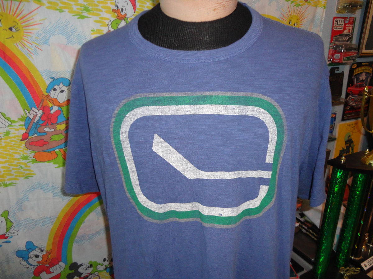 Vancouver Canucks Tee NHL Hockey Retro T Shirt 2XL Graphic Tee – Premium Graphic · High-Quality Print