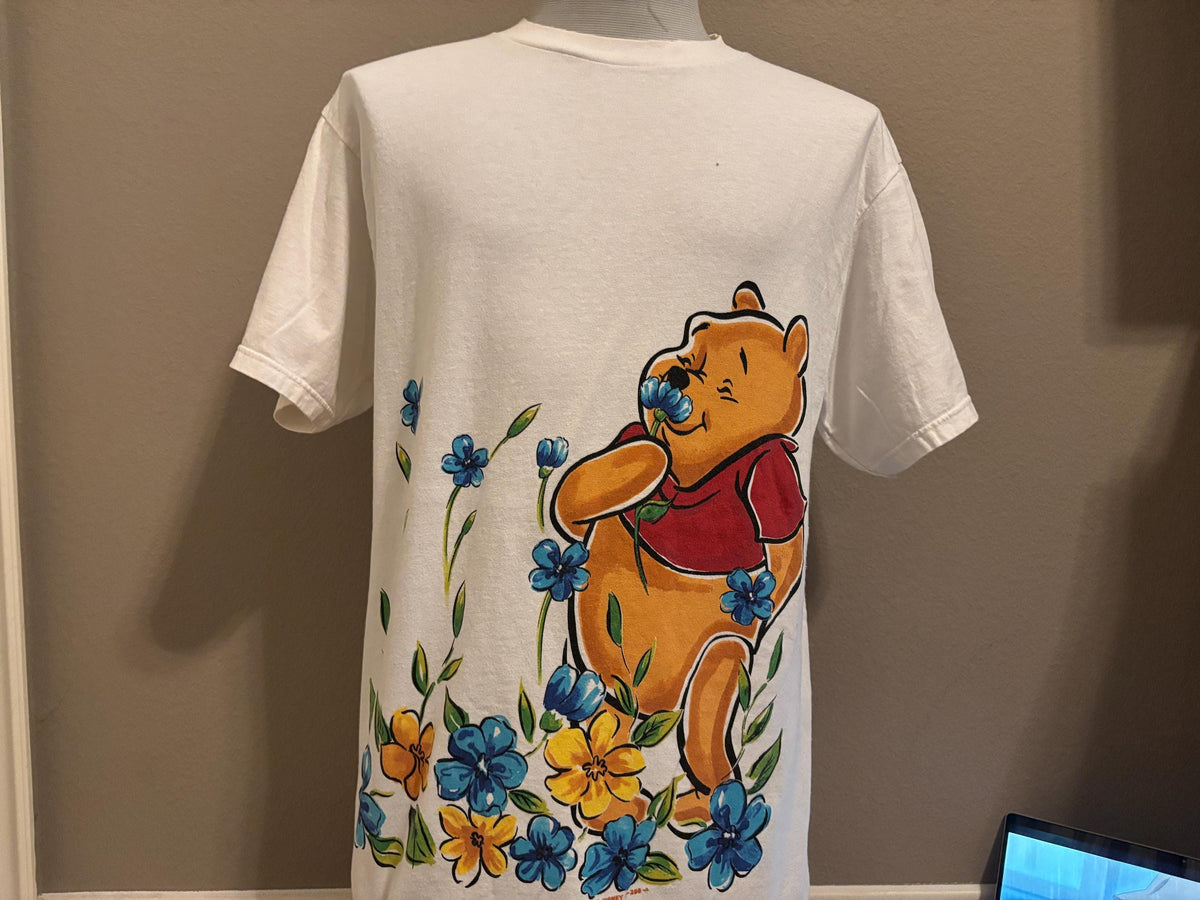 Vintage 90s Walt Disney Winnie The Pooh Flower Honey Tshirt L Graphic Tee – Aesthetic Look · Must-Have Style