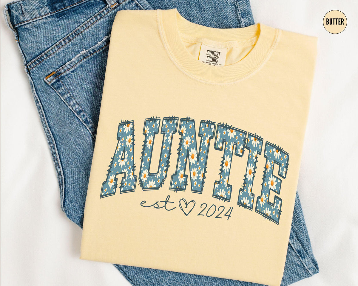 Auntie EST 2025 Shirt Floral Daisy New Auntie Shirt Pregnancy Announcement TShirt for AuntMothers Day Gift for Aunt to Be Graphic Tee – Bold Style · Top Pick For Any Outfit