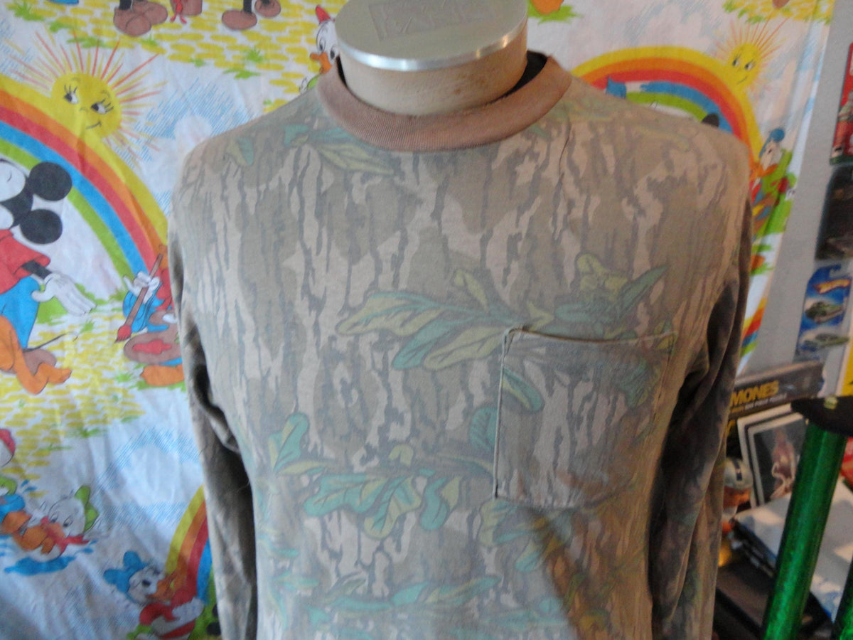 Vintage Camo Hunting Wilderness Pocket Camouflage Hunting long sleeve single stitch Tshirt M Graphic Tee – Soft Feel · Great Gift For Fans