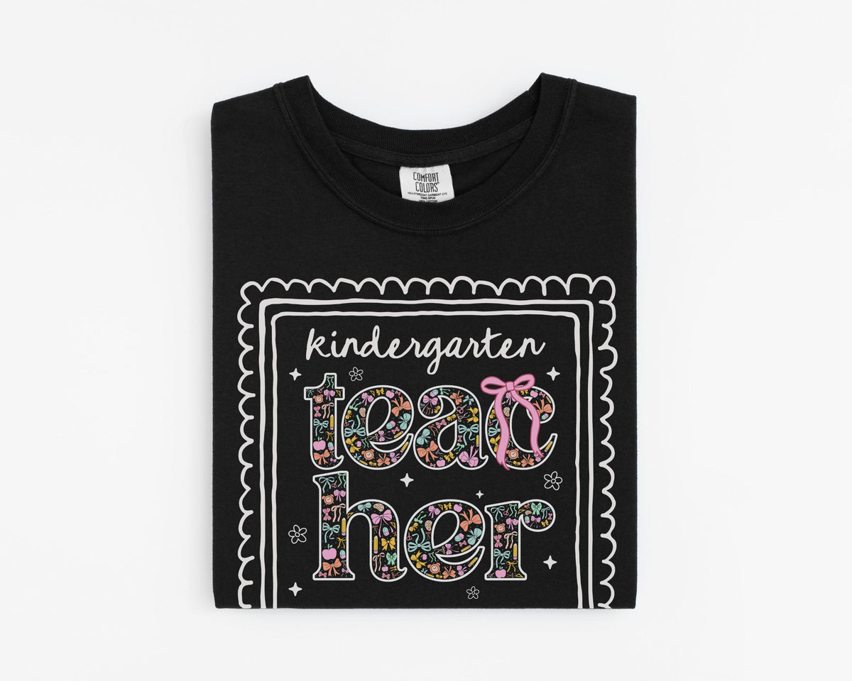 Kindergarten Teacher Tee Shirt for Back to School Cute Floral Matching Kindergarten Crew TShirt with Bow Cute Nineties Aesthetic Doodles Graphic Tee – Bold Style · Great Gift For Fans