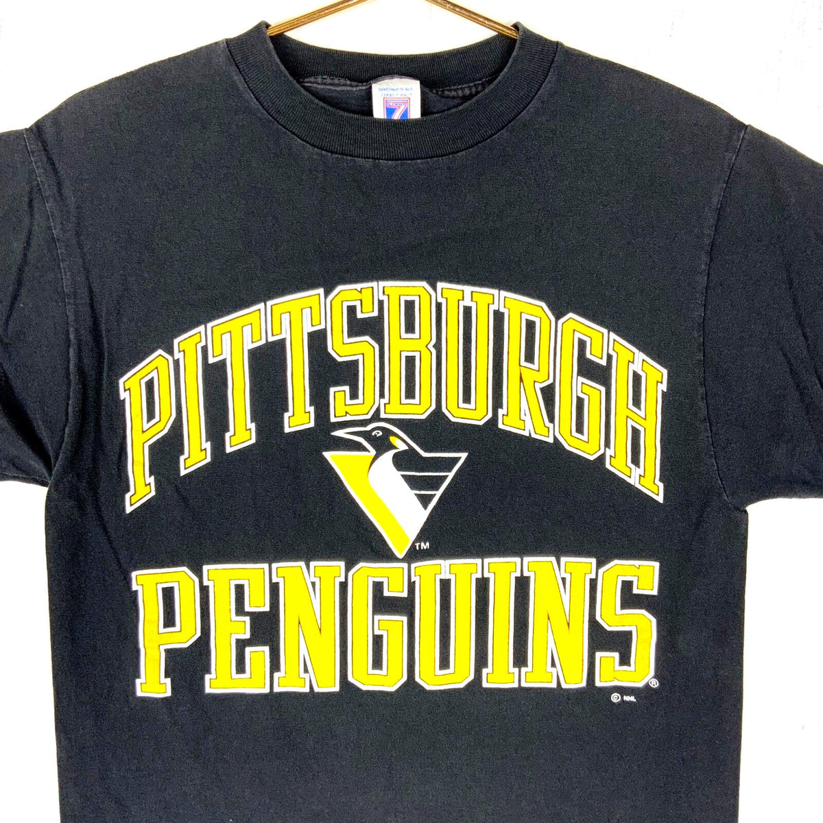 Vintage Pittsburgh Penguins Logo 7 Tshirt Medium Black 90s Graphic Tee – Premium Graphic · High-Quality Print