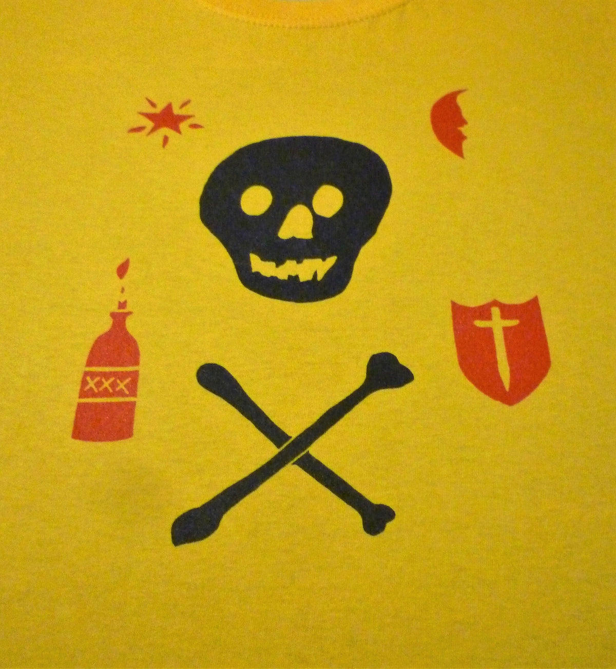 SKUL CROSSBONES vintage jolly roger t shirt Graphic Tee – Everyday Comfort · Trending Graphic Apparel