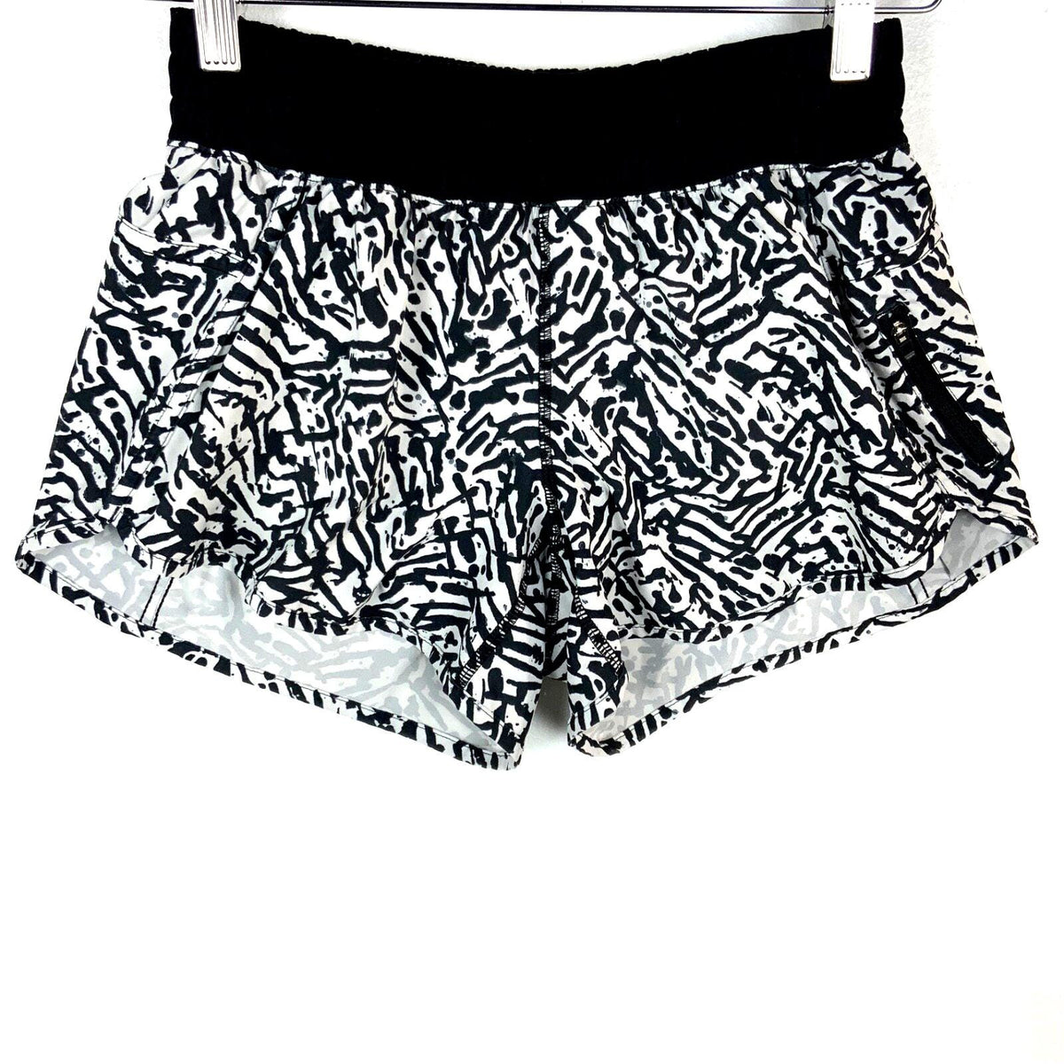 Lululemon Women39s Tracker Short 3XS Black Pattern Graphic Tee – Bold Style · High-Quality Print
