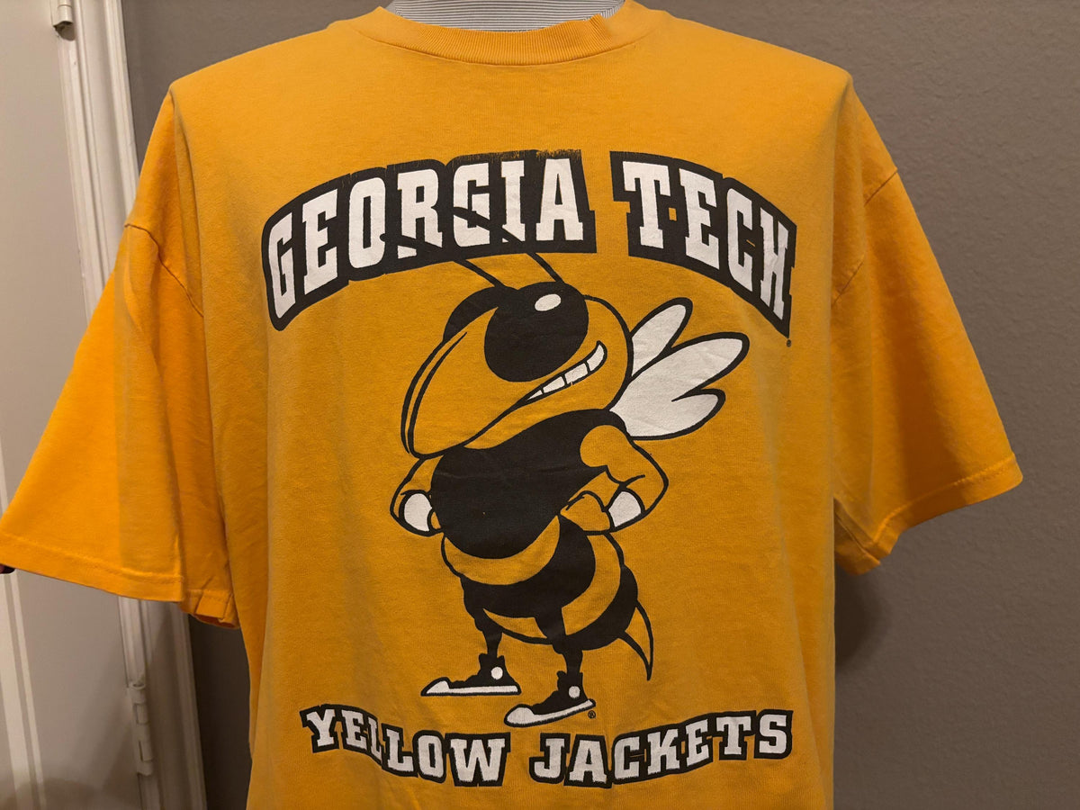 Vintage 90s Georgia Tech Yellow Jackets College Tshirt XL Graphic Tee – Aesthetic Look · High-Quality Print