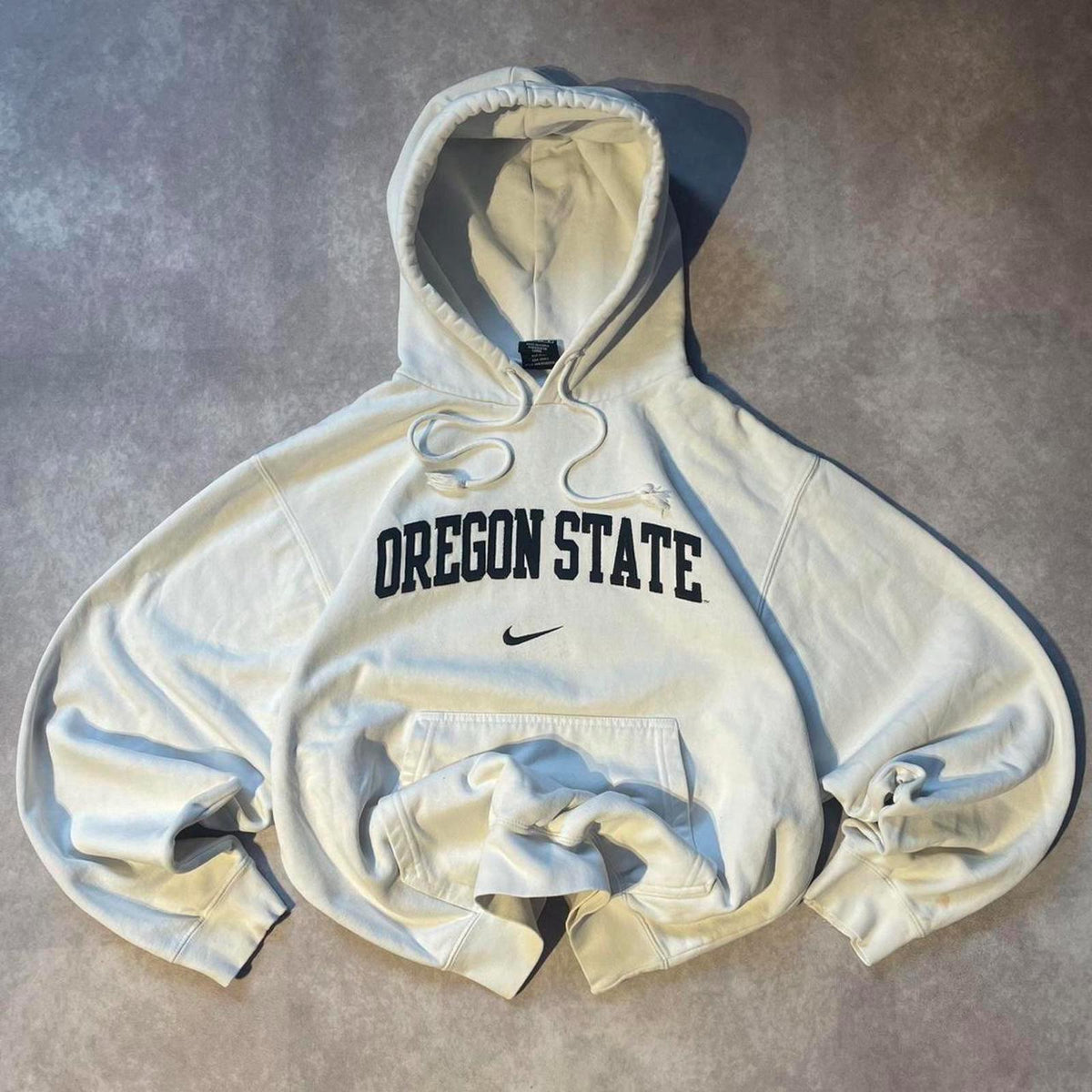 Vintage Nike Oregon State Center Swoosh Embroidered Hoodue Graphic Tee – Premium Graphic · High-Quality Print